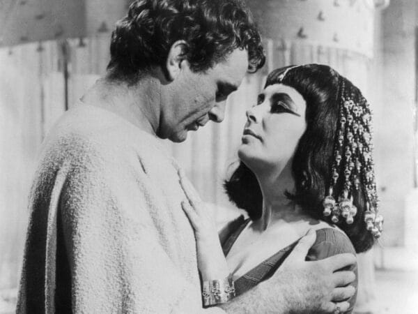 Richard Burton and Elizabeth Taylor in Cleopatra 1963 - Black and white