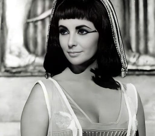 Elizabeth Taylor in the film Cleopatra 1963 - black and white