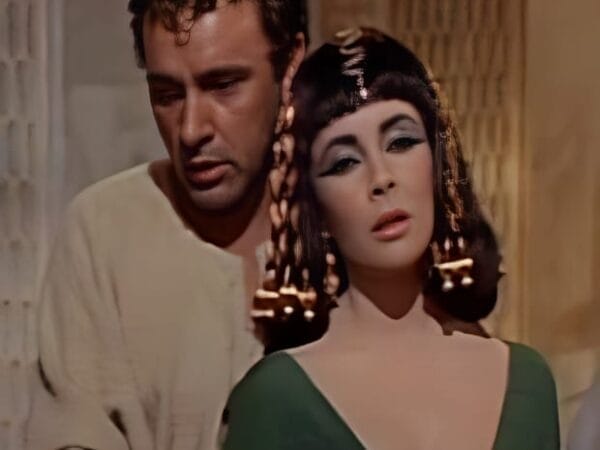 Richard Burton and Elizabeth Taylor in movie Cleopatra 1963