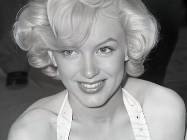 Marilyn Monroe at Grauman's Chinese Theater in LA 1953